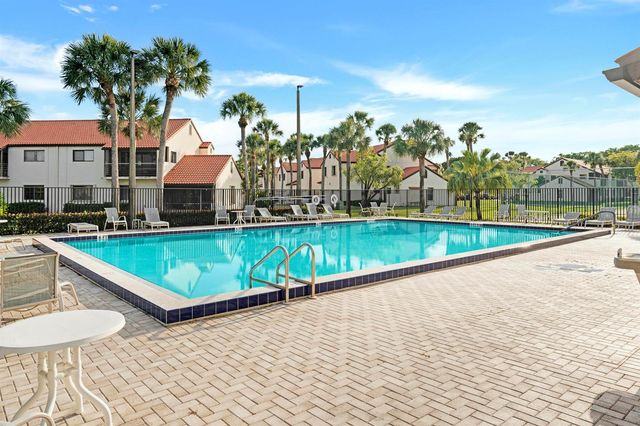 3 Vía De Casas Sur 102, Boynton Beach, FL 33426
