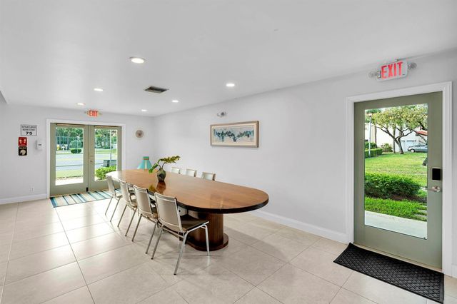 3 Vía De Casas Sur 102, Boynton Beach, FL 33426