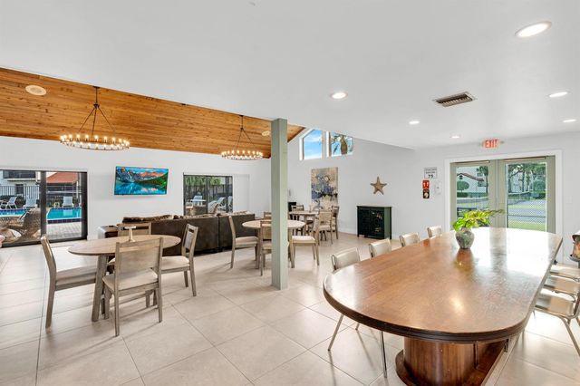 3 Vía De Casas Sur 102, Boynton Beach, FL 33426