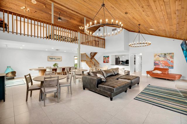 3 Vía De Casas Sur 102, Boynton Beach, FL 33426