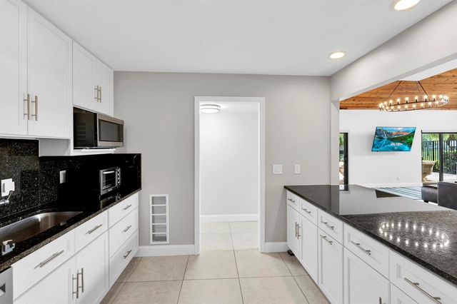 3 Vía De Casas Sur 102, Boynton Beach, FL 33426