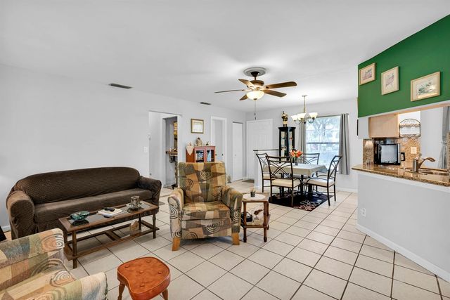 3 Vía De Casas Sur 102, Boynton Beach, FL 33426