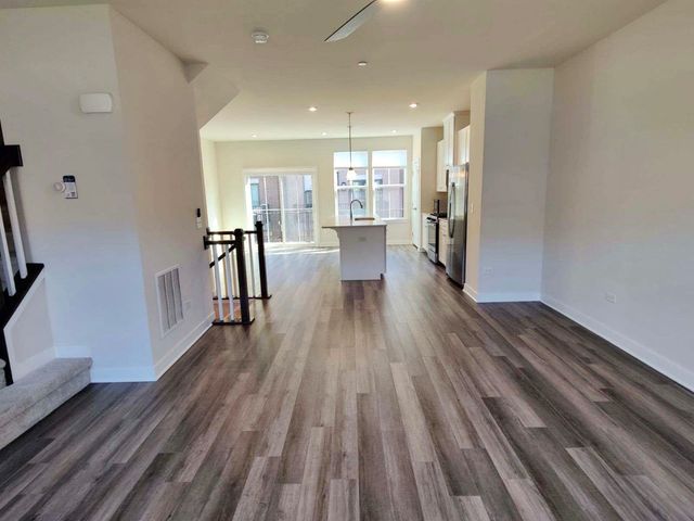 319 Elm Court 319, Mount Prospect, IL 60056