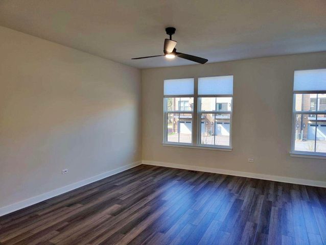 319 Elm Court 319, Mount Prospect, IL 60056