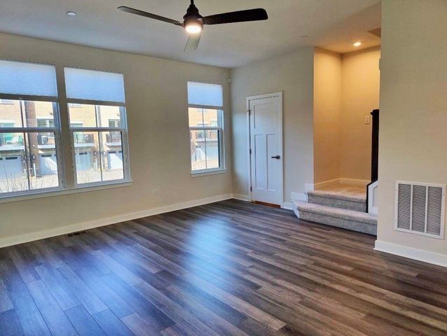 319 Elm Court 319, Mount Prospect, IL 60056