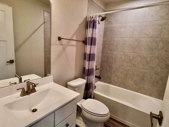 319 Elm Court 319, Mount Prospect, IL 60056