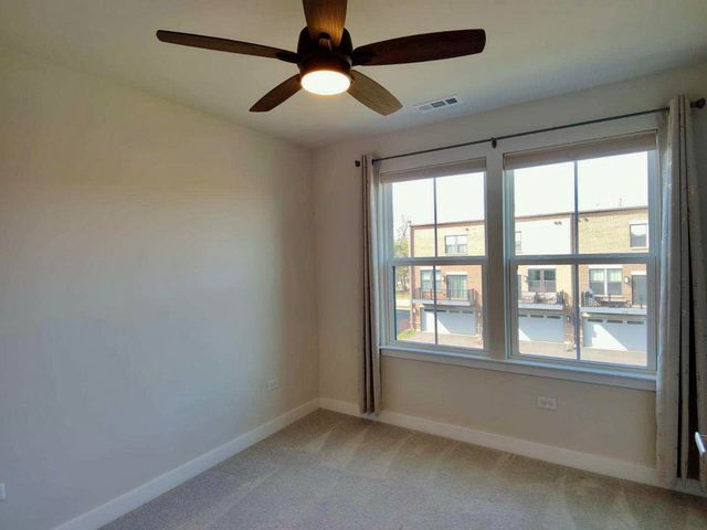 319 Elm Court 319, Mount Prospect, IL 60056