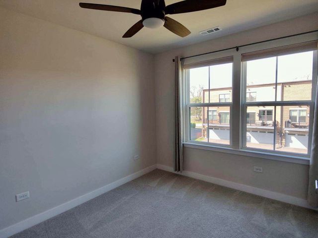 319 Elm Court 319, Mount Prospect, IL 60056