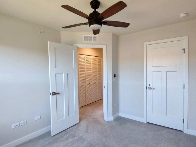 319 Elm Court 319, Mount Prospect, IL 60056