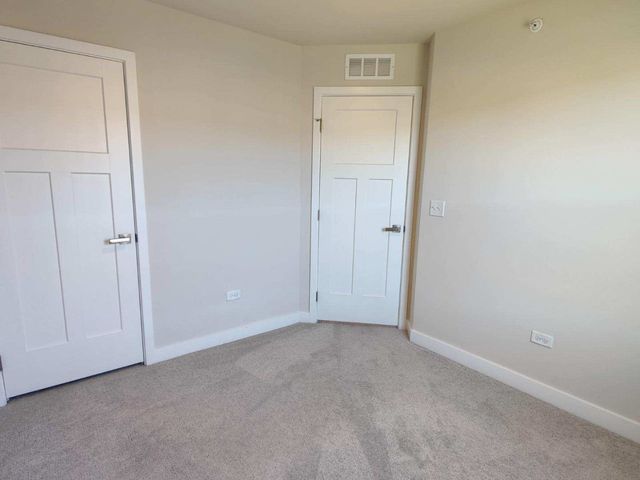 319 Elm Court 319, Mount Prospect, IL 60056