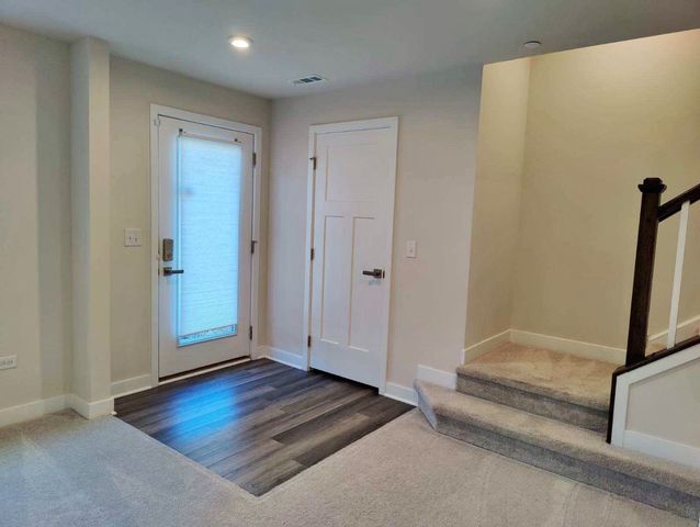 319 Elm Court 319, Mount Prospect, IL 60056