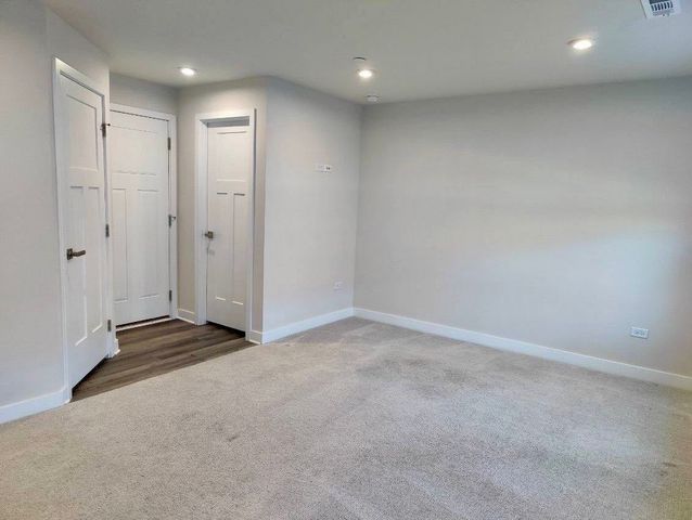 319 Elm Court 319, Mount Prospect, IL 60056