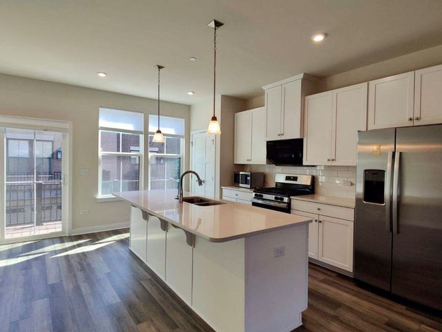 319 Elm Court 319, Mount Prospect, IL 60056