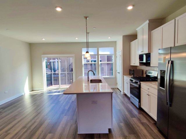 319 Elm Court 319, Mount Prospect, IL 60056