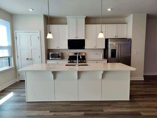 319 Elm Court 319, Mount Prospect, IL 60056