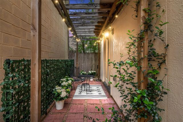 5634 Kiam Street C, Houston, TX 77007