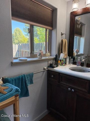 907 Ruth Ave, Sandpoint, ID 83864