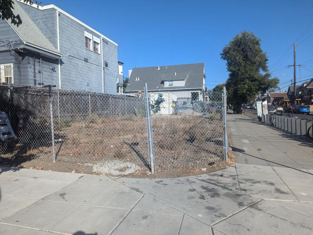 3700 West Street, Oakland, CA 94608