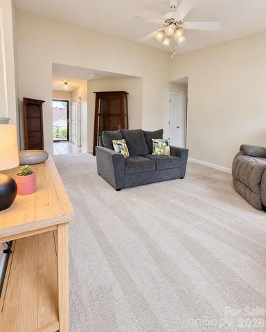 1980 8th Street Lane SE, Hickory, NC 28602