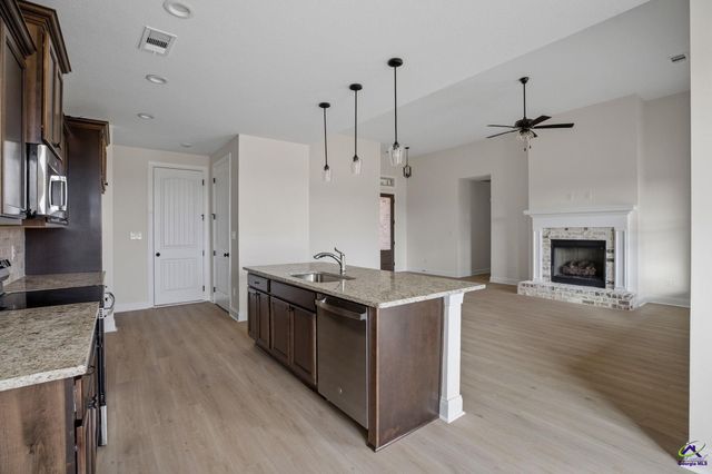 206 Farmland Circle, Perry, GA 31069