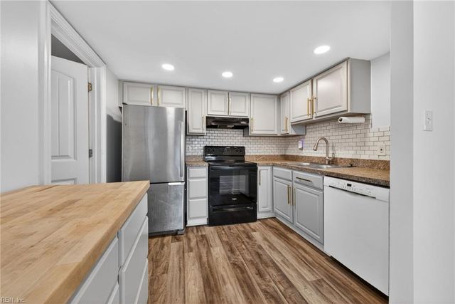 5676 Weblin Dr, Virginia Beach, VA 23462