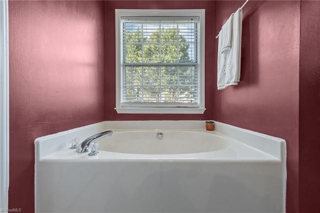 3922 Landover Drive, High Point, NC 27265