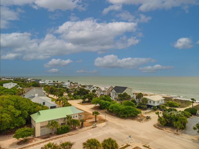 2708 Palmetto Boulevard, Edisto Beach, SC 29438