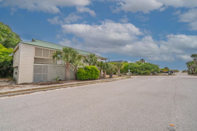 2708 Palmetto Boulevard, Edisto Beach, SC 29438