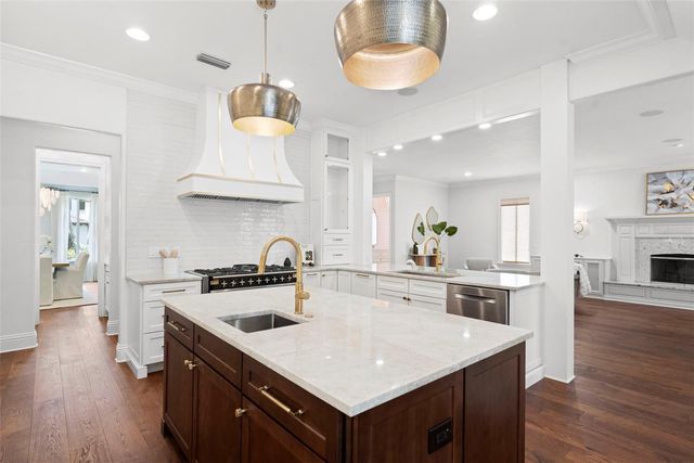 4406 W AZEELE STREET, Tampa, FL 33609