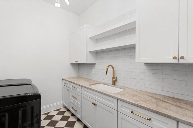 4406 W AZEELE STREET, Tampa, FL 33609