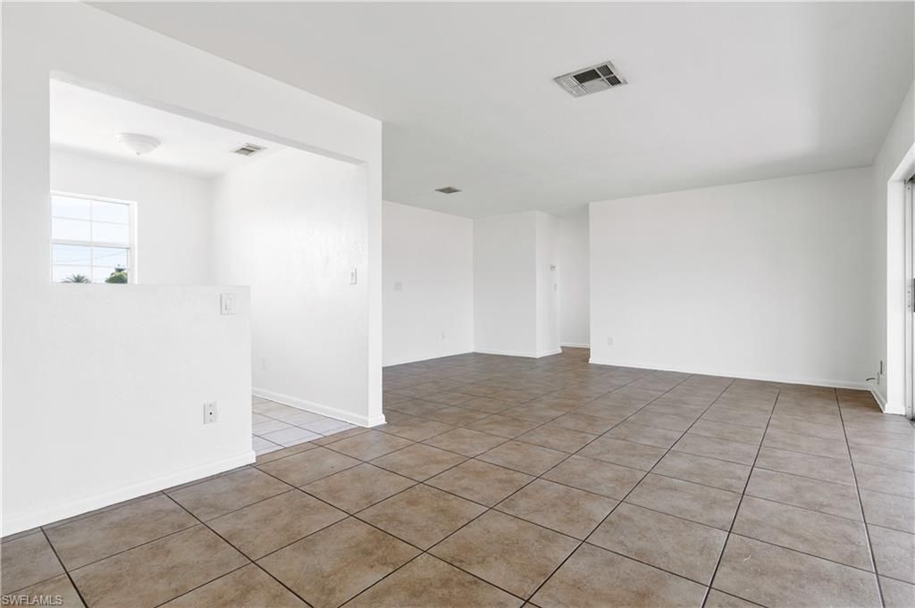 Image 10 of property listing at 3102 SE 18th AVE, Cape Coral, FL 33904