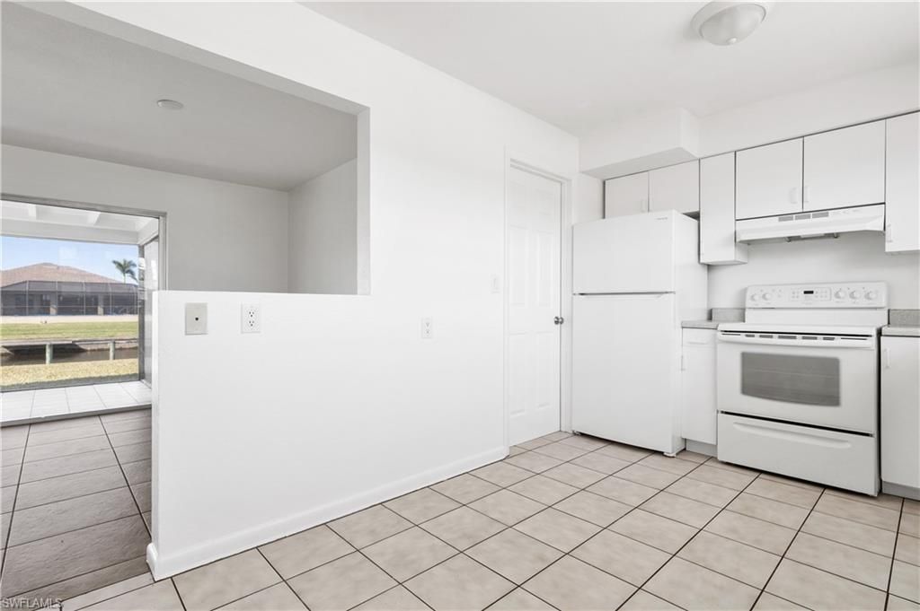 Image 12 of property listing at 3102 SE 18th AVE, Cape Coral, FL 33904