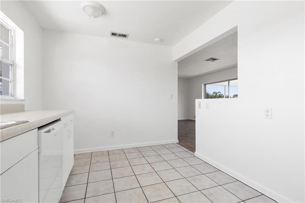Image 13 of property listing at 3102 SE 18th AVE, Cape Coral, FL 33904