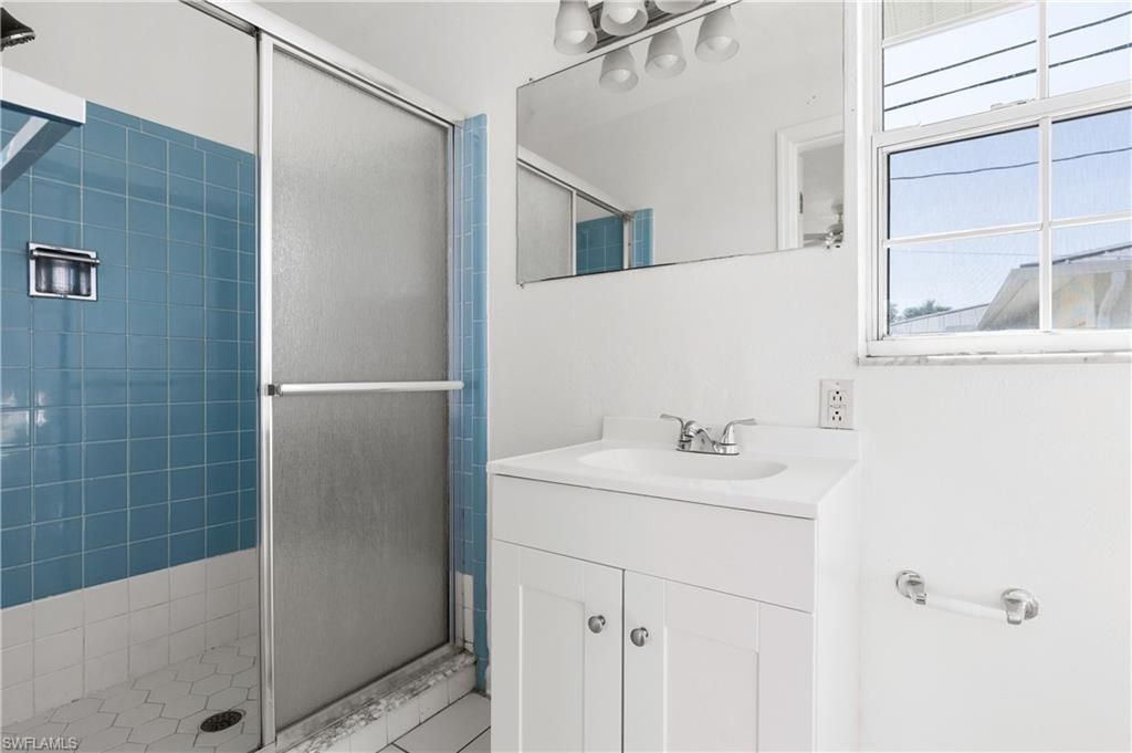 Image 16 of property listing at 3102 SE 18th AVE, Cape Coral, FL 33904