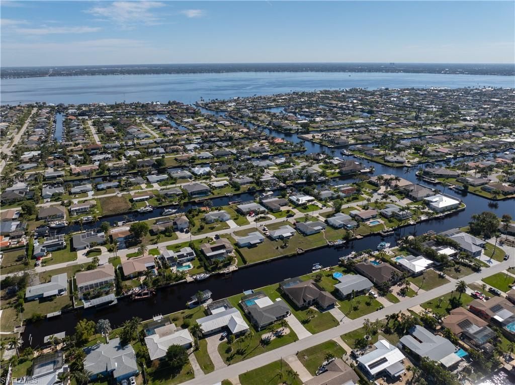 Image 21 of property listing at 3102 SE 18th AVE, Cape Coral, FL 33904