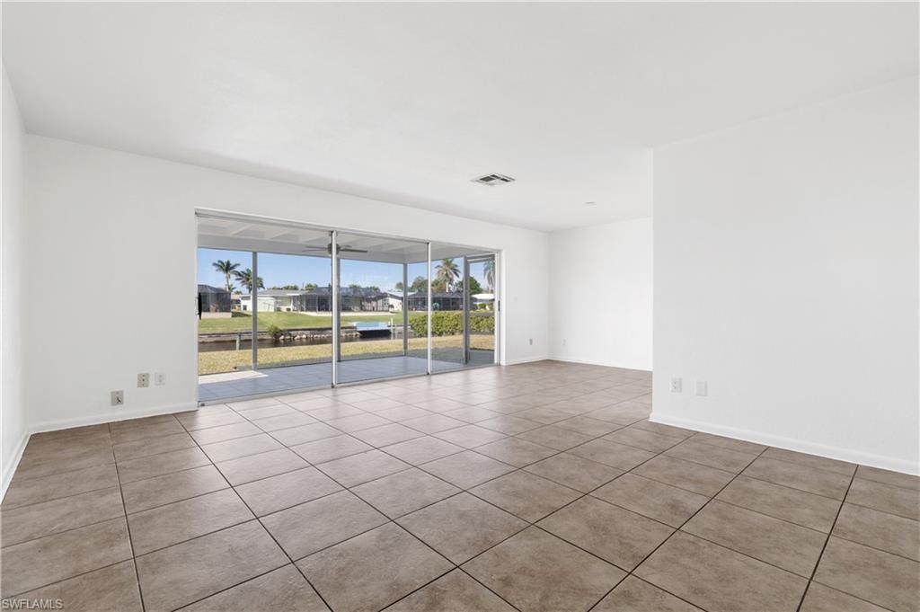 Image 7 of property listing at 3102 SE 18th AVE, Cape Coral, FL 33904