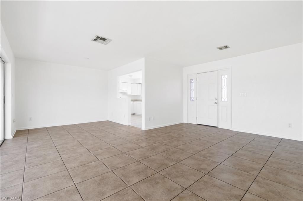 Image 8 of property listing at 3102 SE 18th AVE, Cape Coral, FL 33904