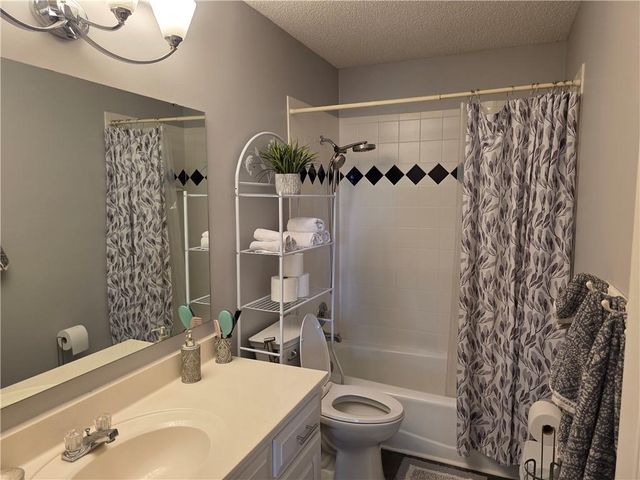 17460 W 158th Street, Olathe, KS 66062