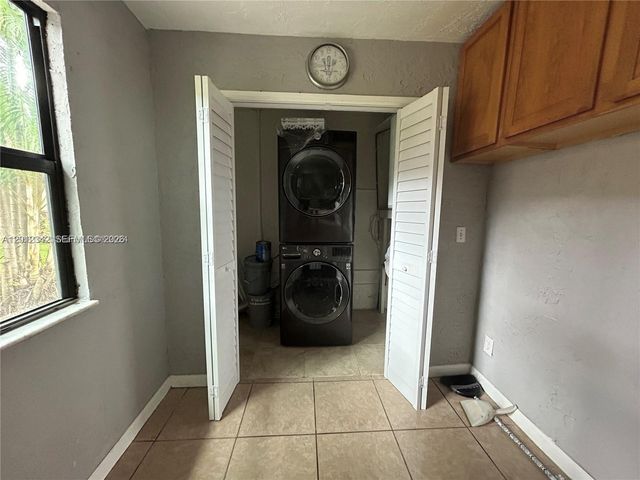 29 Madrid Ln 8-9, Davie, FL 33324