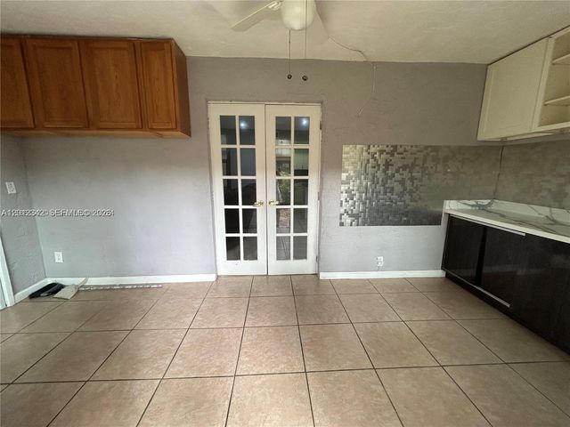 29 Madrid Ln 8-9, Davie, FL 33324