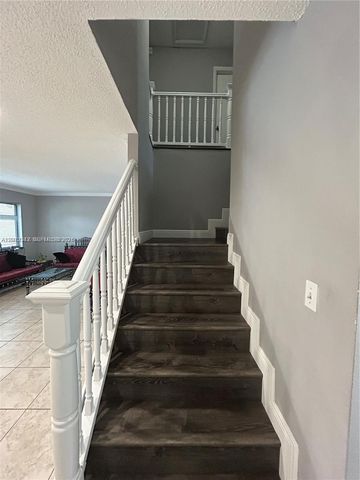 29 Madrid Ln 8-9, Davie, FL 33324