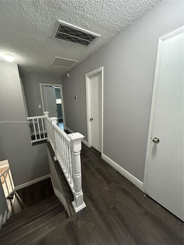 29 Madrid Ln 8-9, Davie, FL 33324