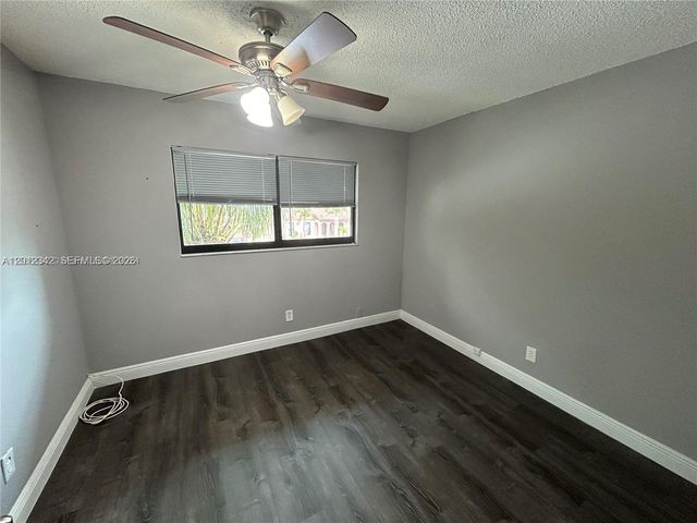 29 Madrid Ln 8-9, Davie, FL 33324