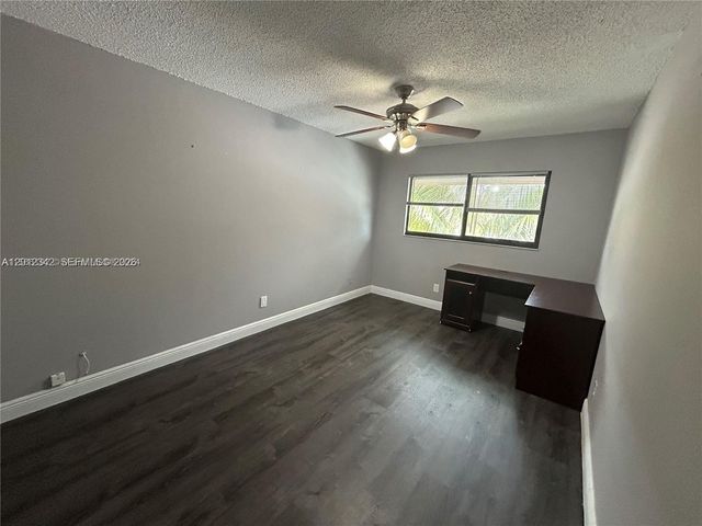29 Madrid Ln 8-9, Davie, FL 33324