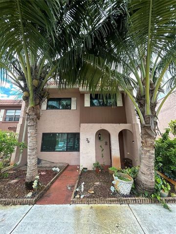 29 Madrid Ln 8-9, Davie, FL 33324