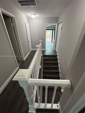29 Madrid Ln 8-9, Davie, FL 33324