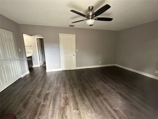 29 Madrid Ln 8-9, Davie, FL 33324