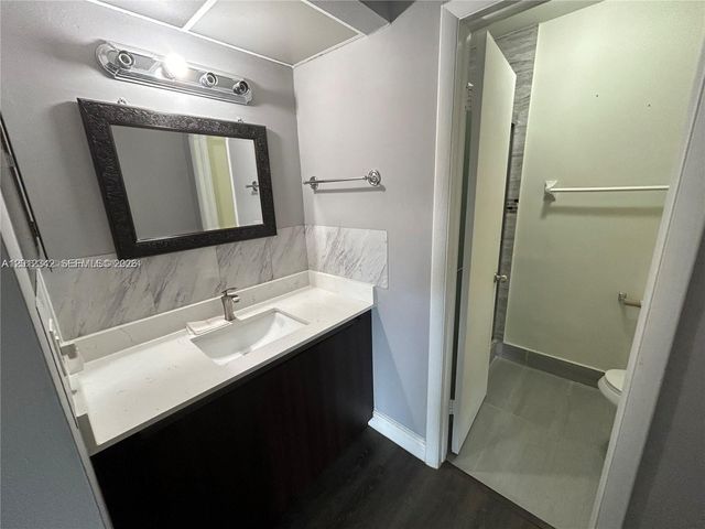 29 Madrid Ln 8-9, Davie, FL 33324