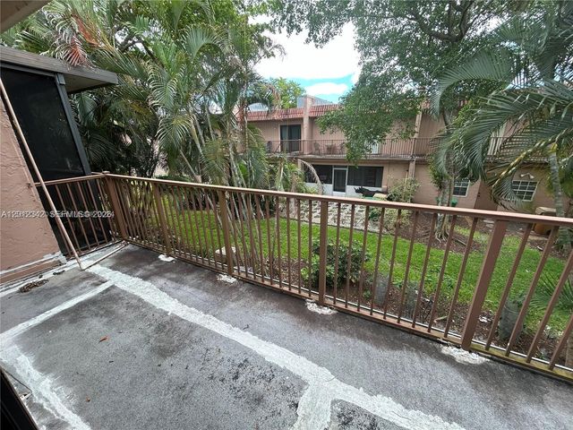29 Madrid Ln 8-9, Davie, FL 33324