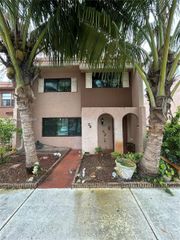 29 Madrid Ln 8-9, Davie, FL 33324